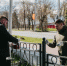 Глава подмосковного Чехова в свой день рождения красил забор - Chehov-Vid.Ru