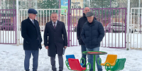 Сломанные качели заменят на детской площадке в Губернском - Regions.Ru