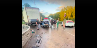 Фура разметала полдюжины легковушек на мосту в Чеховском округе Подмосковья - Chehov-Vid.Ru