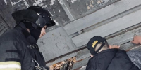 Спасатели освободили мужчину, застрявшего рукой в скамейке в Чехове - Regions.Ru